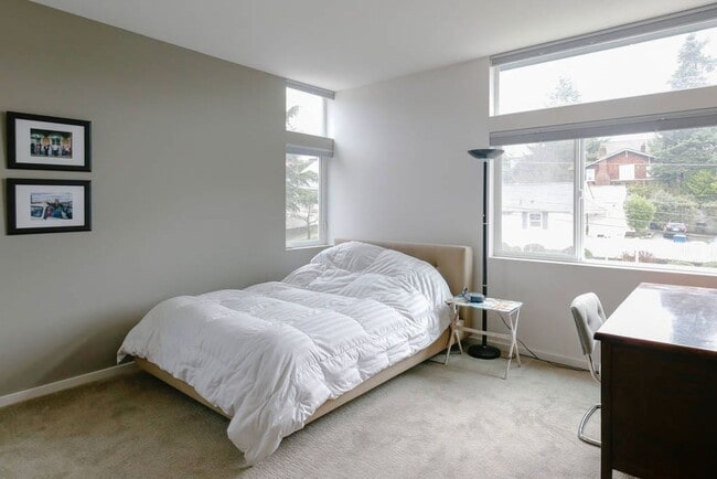 Building Photo - Beautiful High end Central District Home f...