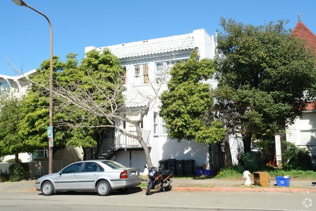 Building Photo - 2025 Hearst Ave
