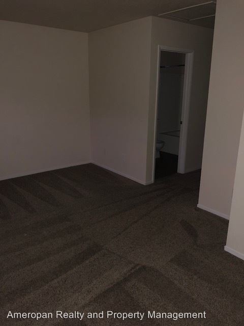 Building Photo - 2125 Saint Paul Way