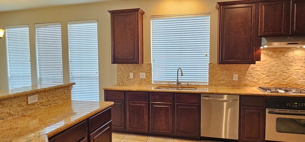 Building Photo - 900 Hidden Springs Ct