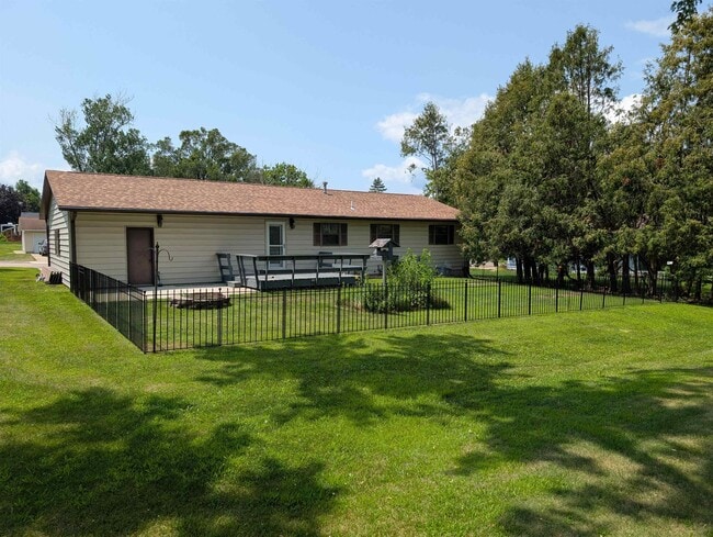 Building Photo - 204 Hickory Dr