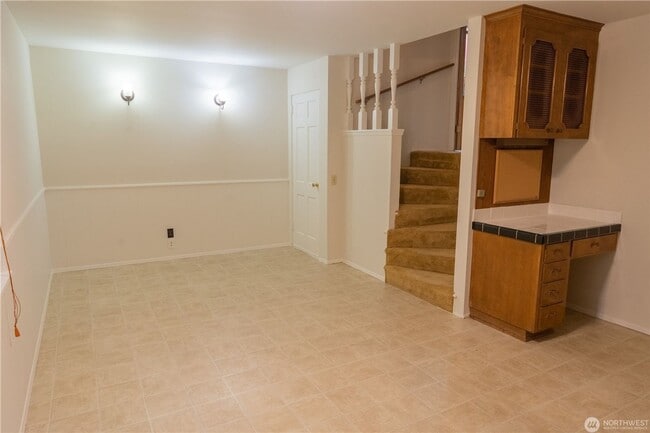 Building Photo - 3bd/2.25ba Bellevue Home