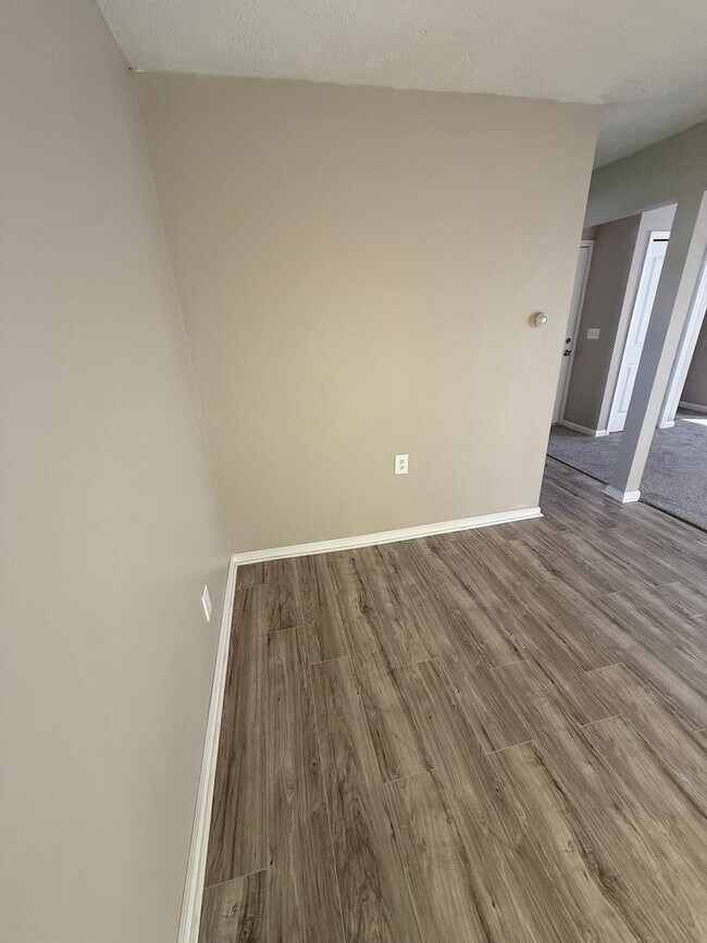 Building Photo - Charming 3-Bedroom Property in Prime Location