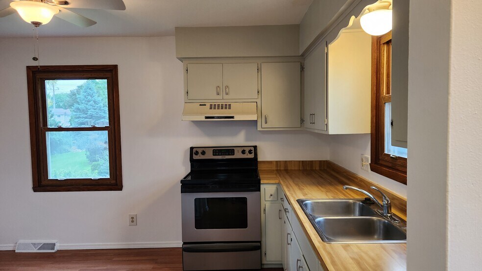 Building Photo - 103 W Stoney Ridge Way
