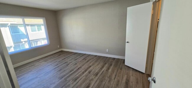 Building Photo - Must see! Beautiful upgraded condo in Thousand Oaks!