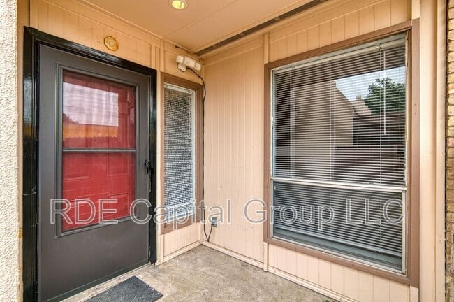 Building Photo - 3121 Park Ln
