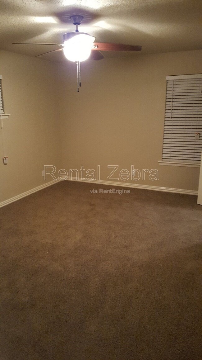 Building Photo - 2939 Longmeade Dr