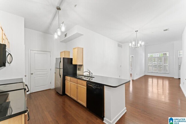 Building Photo - 2020 5th Ave S