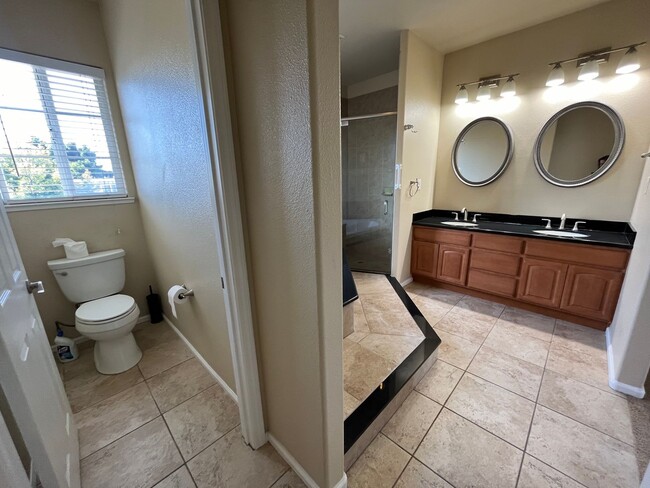 Building Photo - Upgraded and Beautiful Spacious 4 Bedroom ...