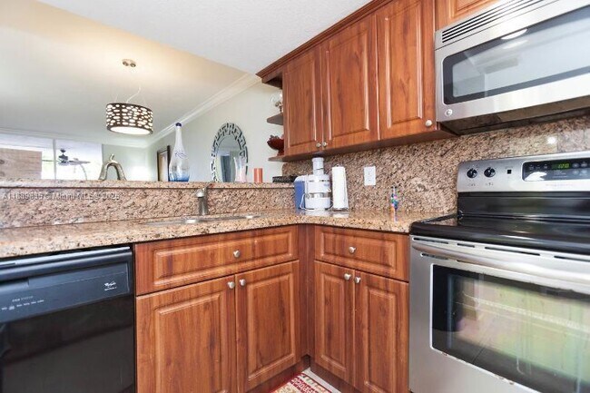 Building Photo - 5880 Collins Ave