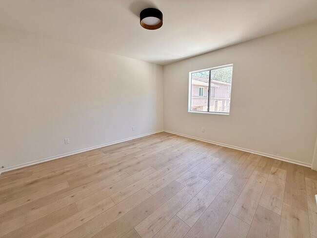 Building Photo - 1027 Coronado Ter