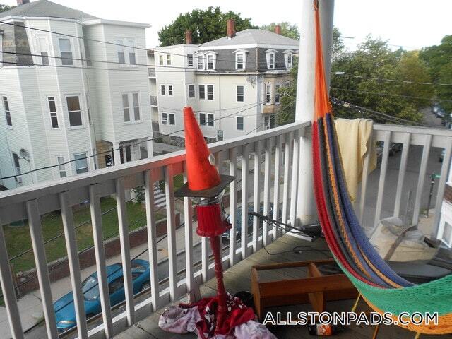 Building Photo - 86 Easton St