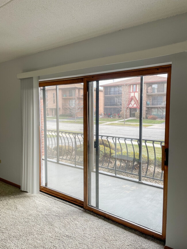 Building Photo - 16736 Paxton Ave