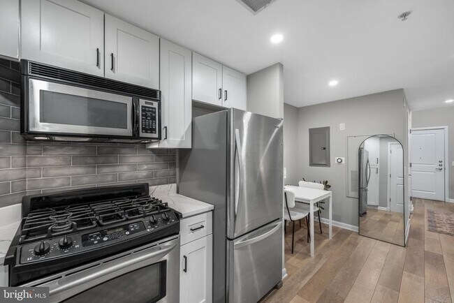 Building Photo - 1021 N Garfield St