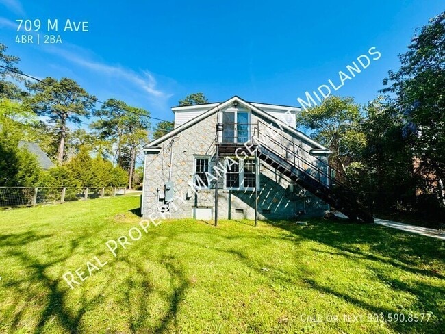 Building Photo - 709 M Ave