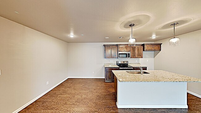 Building Photo - 2 Bedroom 2 Bath Duplex Close To Tinker AFB