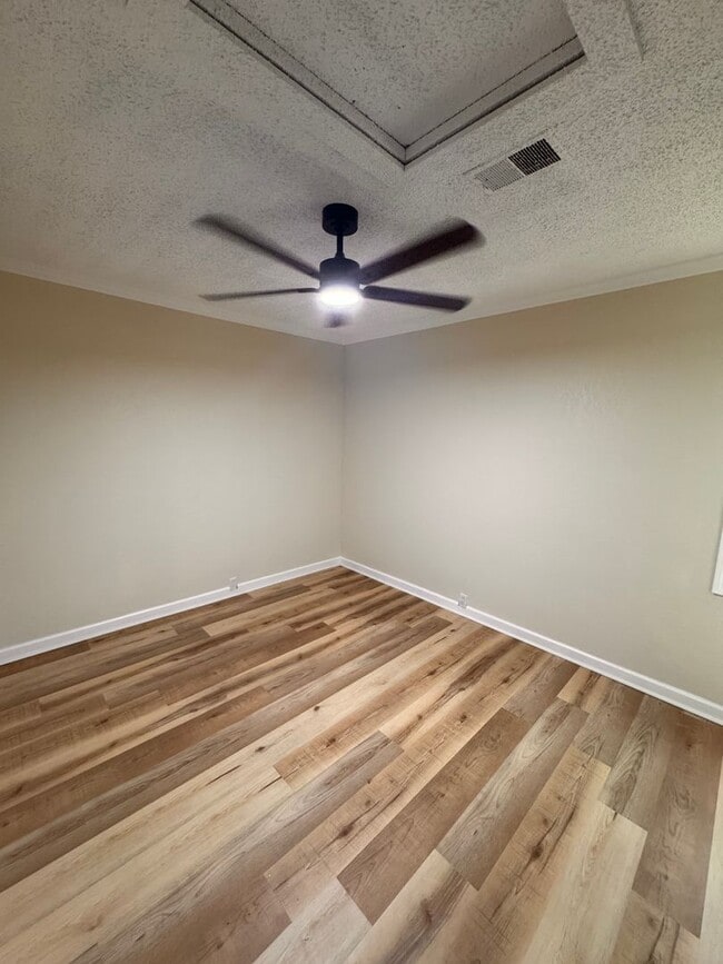 Building Photo - 464 McDilda Dr