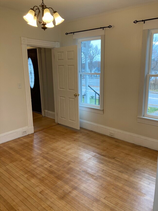 Building Photo - 50 State St