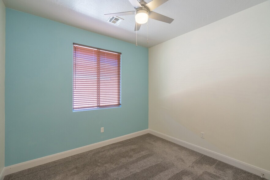 Building Photo - 3158 E Fuchsia Dr