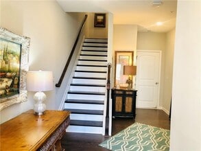 Building Photo - 324 Beacons Pl