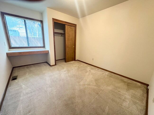Building Photo - Now leasing in West Boise! This single-lev...