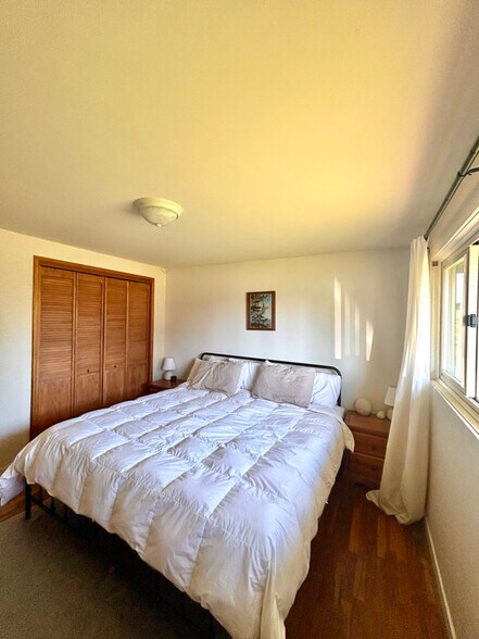 Building Photo - 12090 Country Ln