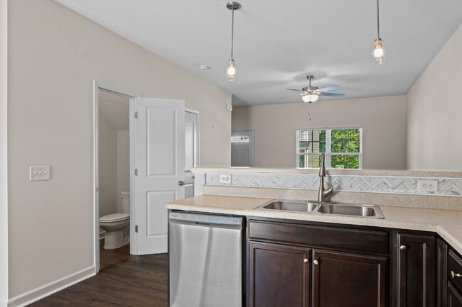 Building Photo - Charming 2-Bedroom, 2.5 Baths Townhouse in...