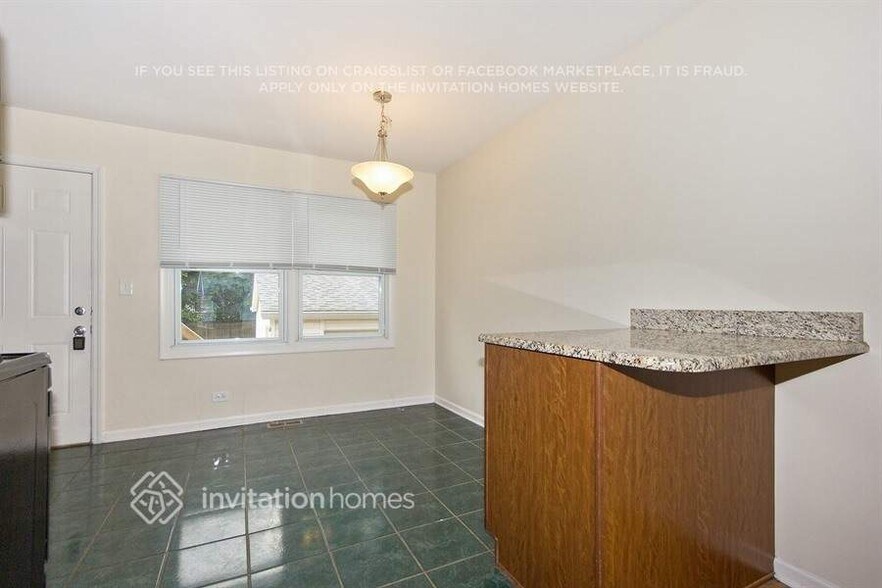Building Photo - 113 Davis Ct