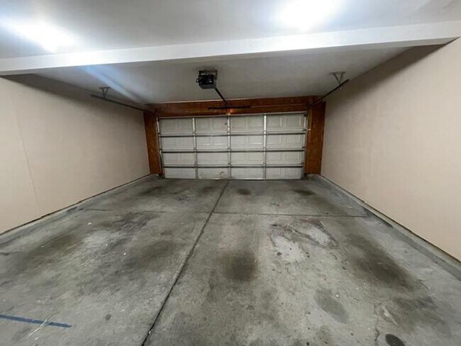 Building Photo - 410 Branchmoor Ct