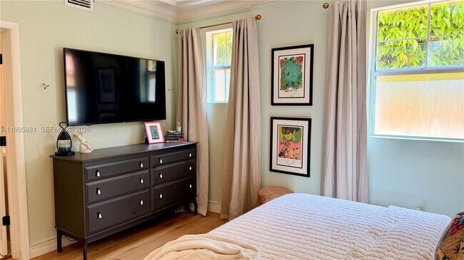 Building Photo - 736 13th St