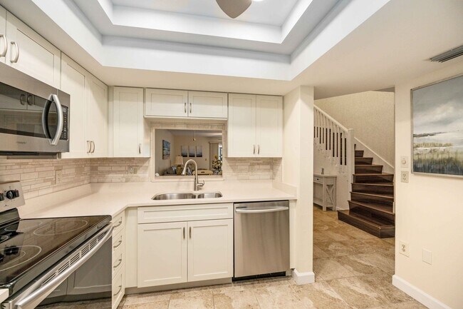 Building Photo - Seasonal or Annual 2 Bedroom, 2.5 Bathroom...