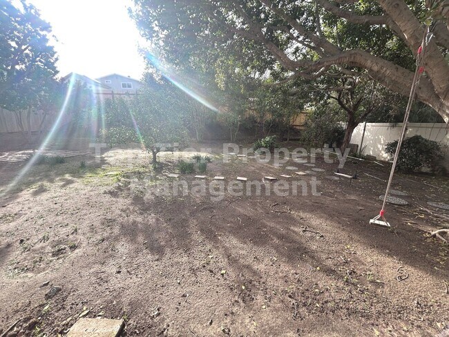 Building Photo - Beautiful 4 Bed/2 Bath House in Central Oceanside - Available NOW***