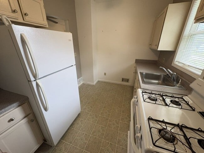 Building Photo - Affordable 1-Bedroom Home with Private Yard and Detached Garage