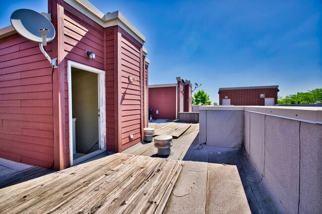 Building Photo - 353 E Eastgate Pl