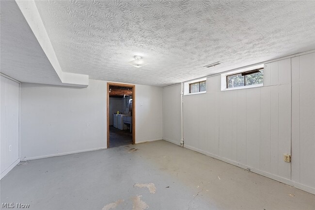 Building Photo - 473 E 222nd St