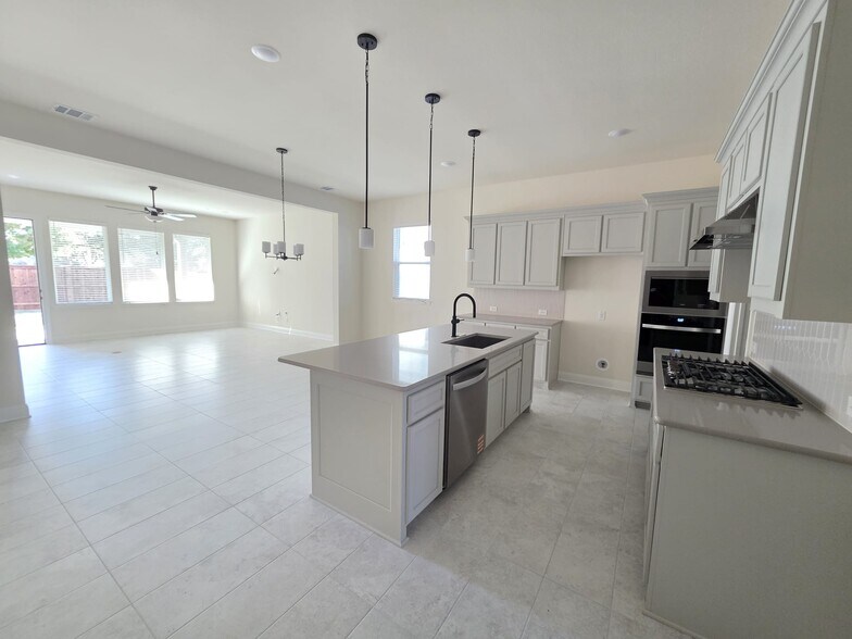 Building Photo - 4512 Hammerstein Blvd