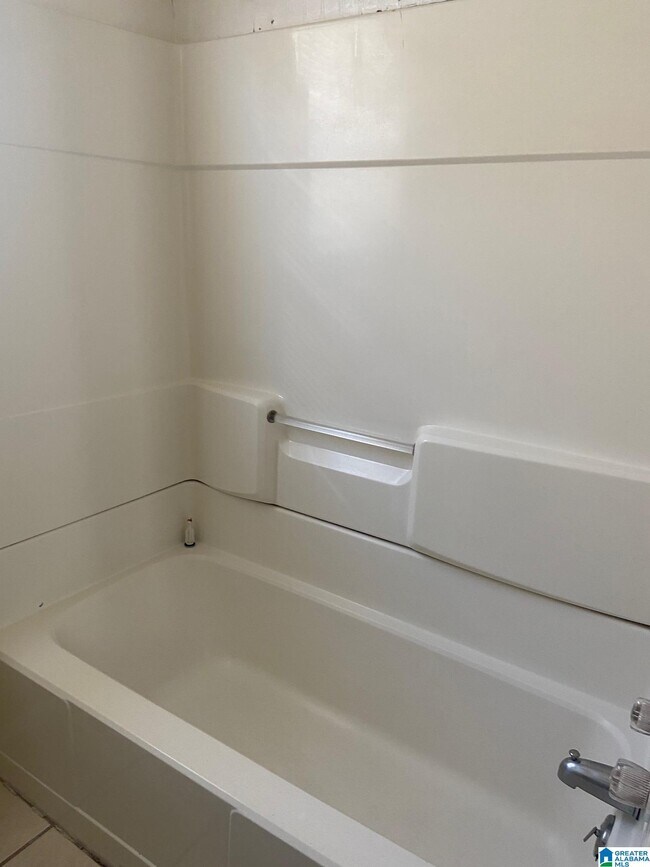 Building Photo - 1146 14th Ave S