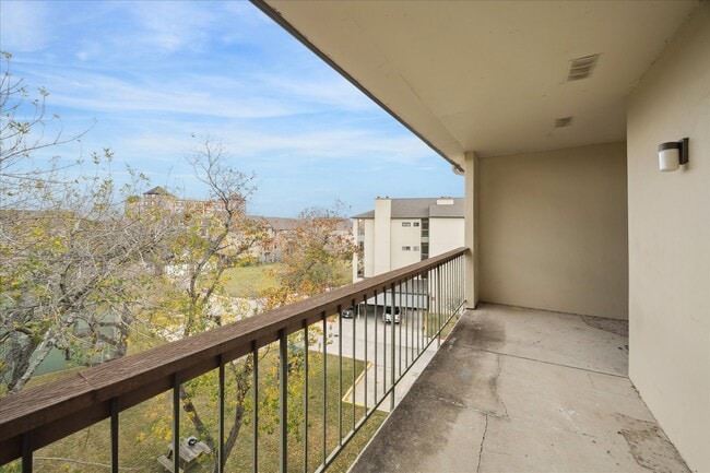 Building Photo - 18809 Egret Bay Blvd