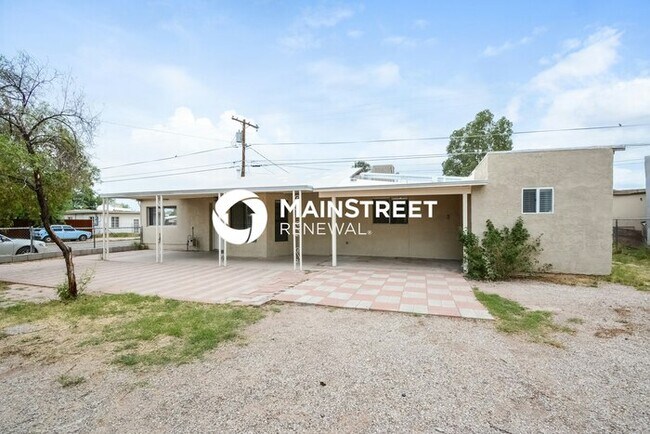 Building Photo - 2 Bedroom Pet-Friendly Home in Tucson, AZ with Main Street Renewal