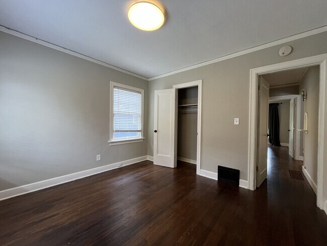 Building Photo - Stunning Rose City Park 5BD 2BA Home with Gas Fireplace Updated Finishes, Air Conditioning & Laun...
