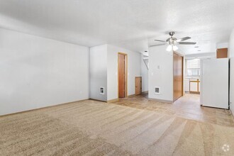 Building Photo - 1st MONTH RENT FREE!! Large 2 bed 1.5bath ...