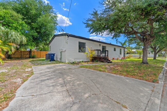 Building Photo - 6402 N Highland Ave