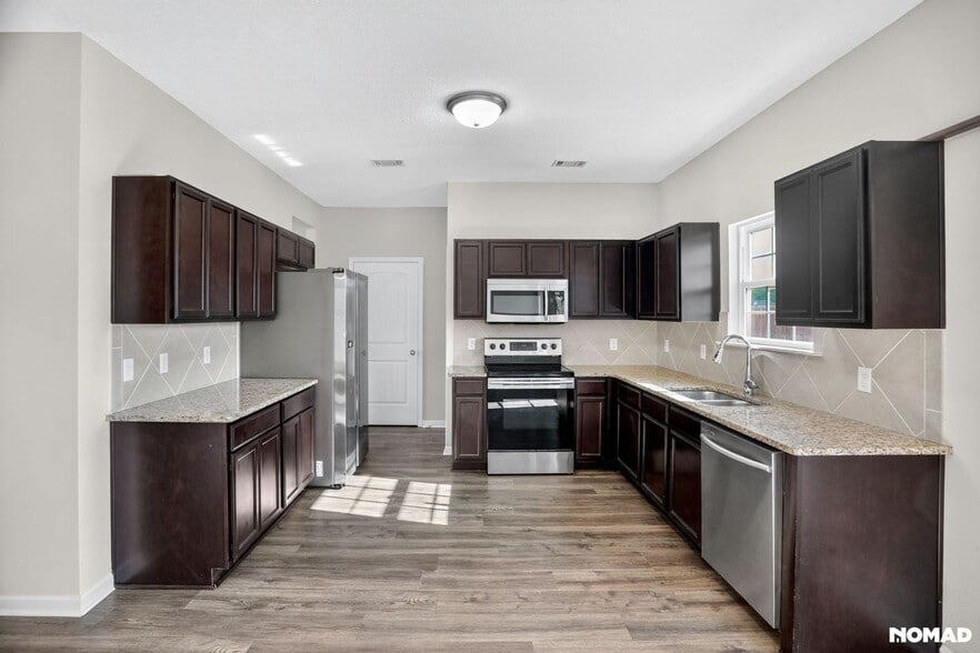 Building Photo - 356 Huntington Dr