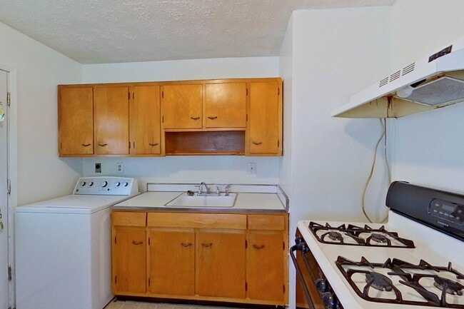 Building Photo - Charming 3-Bedroom, 1-Bath Single-Family Home near E 5th Ave