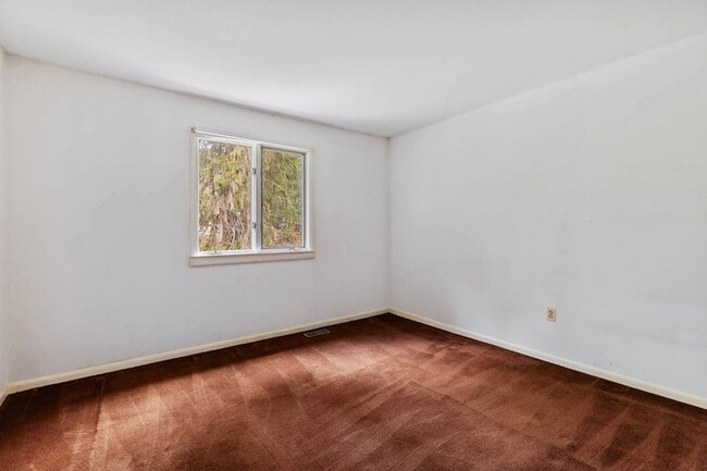 Building Photo - 11704 Woodland Dr