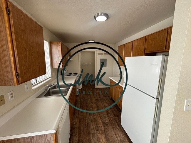 Building Photo - VI1377-1377 Village Way