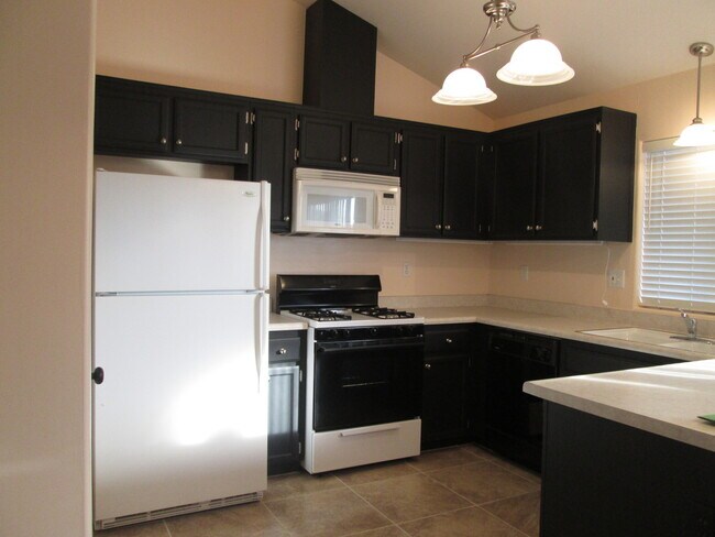 Building Photo - Oswell Park Gated Community COMING SOON!