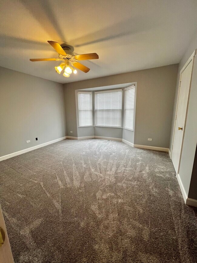 Building Photo - 404 Lauren Ln