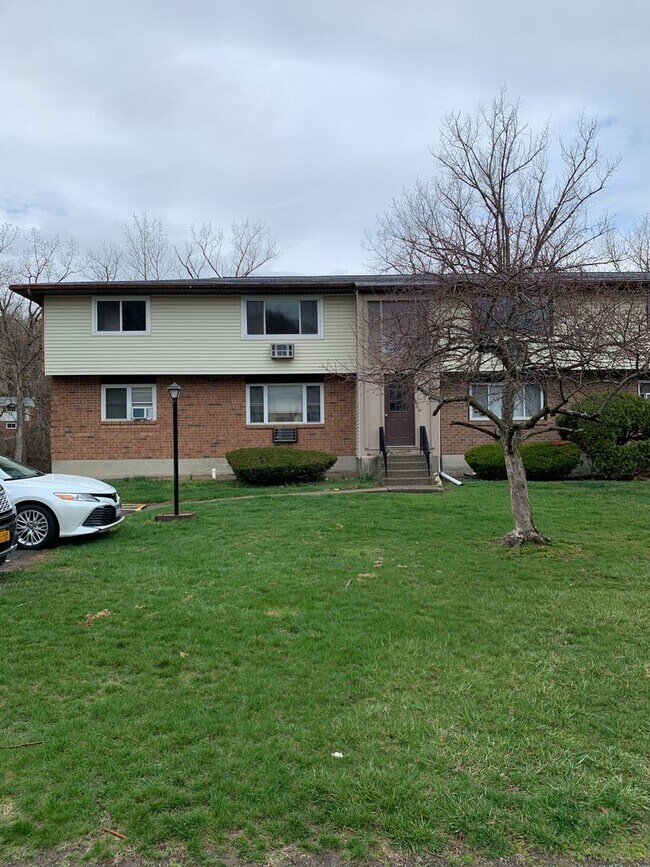 Primary Photo - 2 Bedroom Apartment - Newburgh