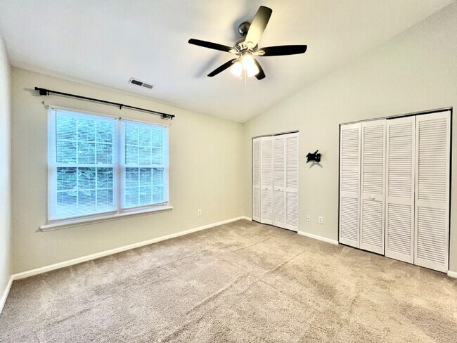 Building Photo - RAINTREE TOWNHOME!
